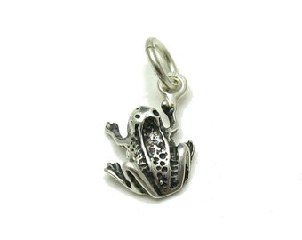 PE001075 Sterling silver pendant charm small Frog  925 solid