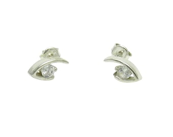 Brincos pequenos de prata esterlina com zircônia cúbica contrastada 925