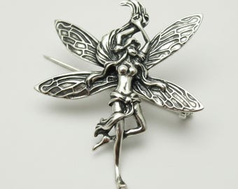 Broche de fada em prata de lei 925, sem níquel.