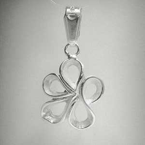 PE000836 Sterling Silver Pendant Solid 925 Flower