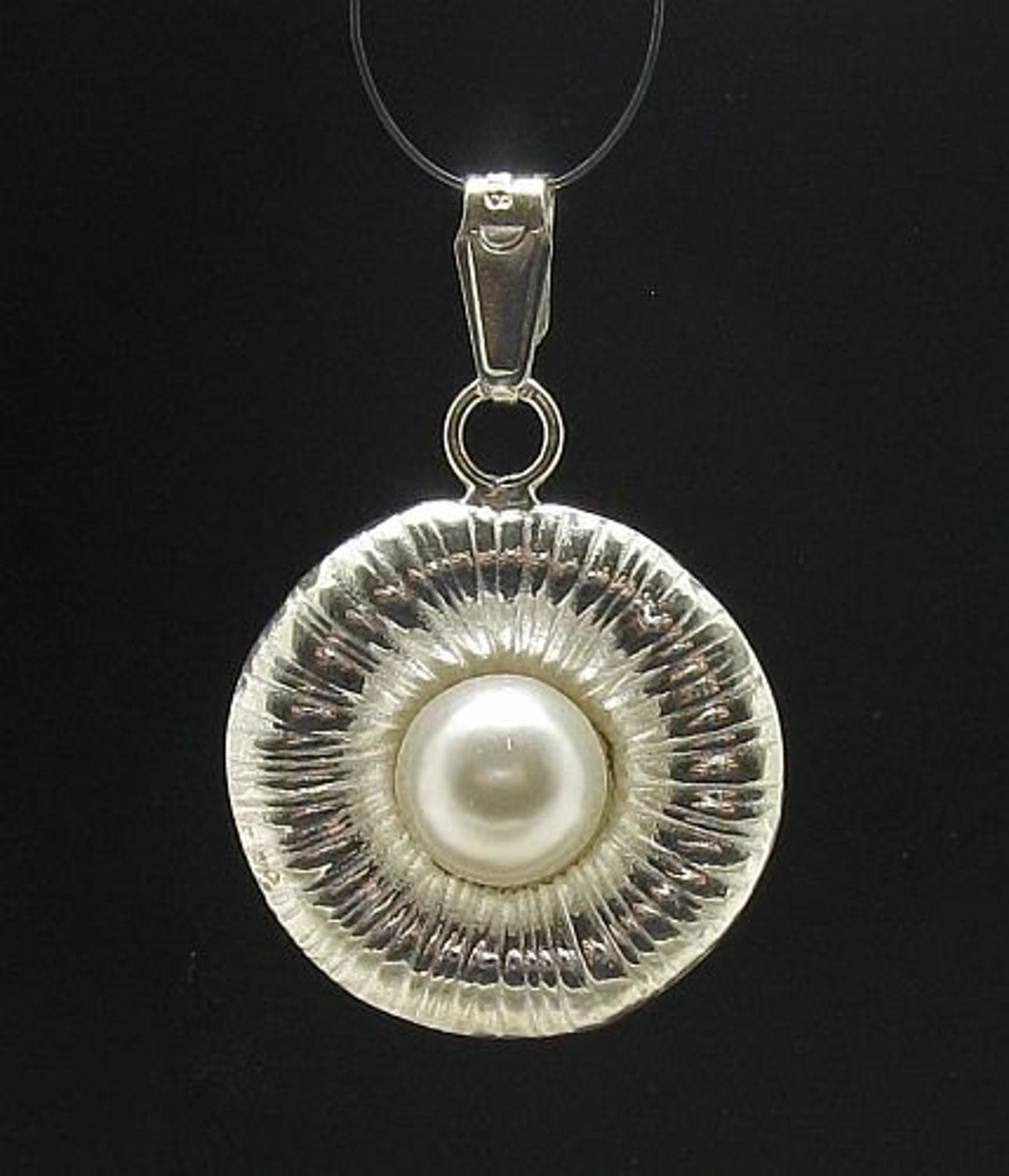 0.45 Carat Genuine Pearl .925 Sterling Silver Pendant main image 0