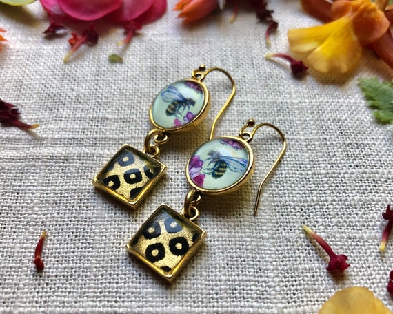 Bee earrings-honey bee gift for her-honey bee jewelry-honey bee art-bee lover earrings-bee jewelry gift for wife-bee gift for her-gold bee