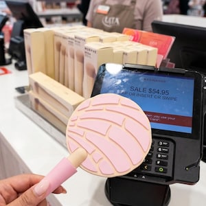 Concha Magic Tap to Pay Wand: Telescoping Credit Card Holder, Concha Mexican Pan Dulce Decor