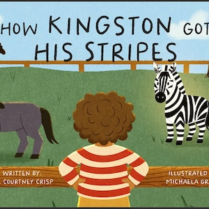 Op de afbeelding: Kinderboekcover getiteld "How Kingston Got His Stripes". De illustratie toont een kind in een rood-wit gestreept shirt dat naar een zebra kijkt in een veld met andere dieren. Geschreven door Dr. Courtney Crisp, geïllustreerd door Michaela Grant.