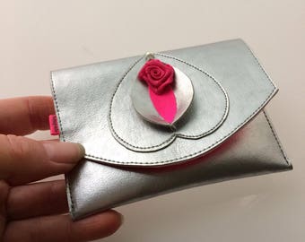 Vulvette in zilver en heet roze