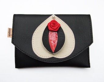 The Tuxedo Vulvette - yoni-etui of imitatieleer met rode roos