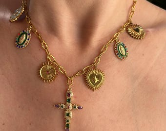 Collier croix multicolore femme, pendentif chrétien original, bijou religieux unique, moderne colorée, pendentif religieux, croix chrétienne