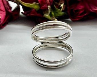 Anillo minimalista de plata de ley: Anillo apilable hecho a mano