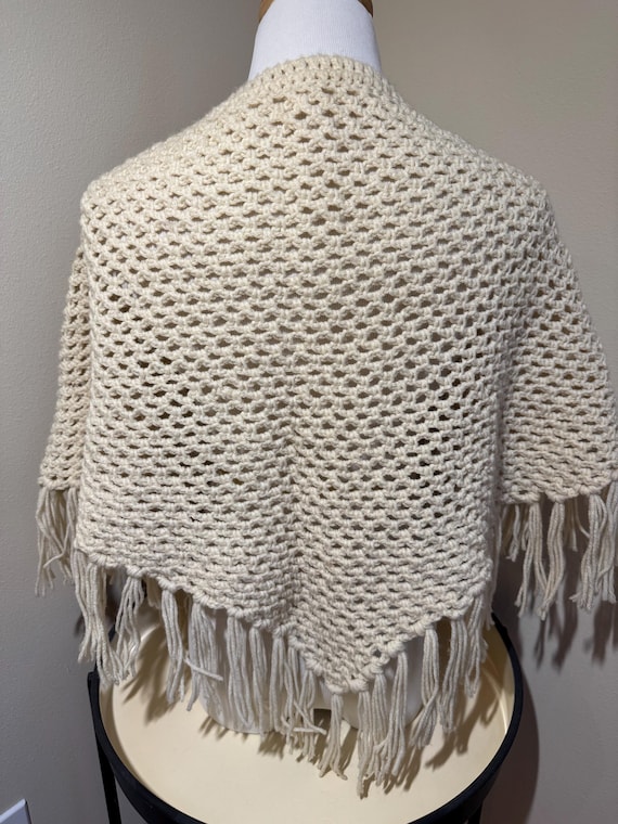 Vintage WHITE Crochet MACRAME FRINGE Shoulder Wra… - image 3