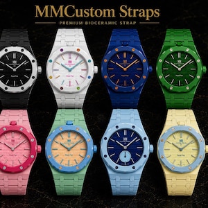 Puede incluir: Ocho relojes de biocerámica de MM Custom Straps en negro, blanco, azul, verde, rosa, verde claro, azul claro y amarillo. Cada reloj presenta una esfera texturizada, un bisel octogonal con tornillos y el texto MM Custom Straps.