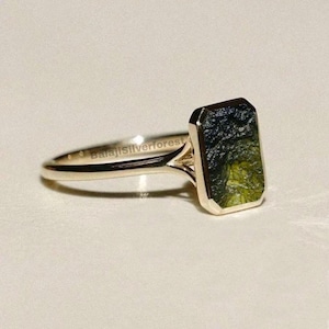Natürlicher Roh Moldavit Edelstein Ring aus 925 Sterling, zarter Moldavit Ring, handgemachter Ring mit Meteoriten, Geschenk für die Liebe