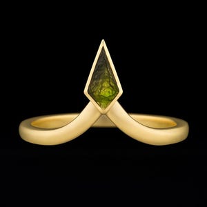 Natürlicher Roh Moldavit Edelstein Ring aus 925 Sterling, zarter Moldavit Ring, handgemachter Ring mit Meteoriten, Geschenk für die Liebe