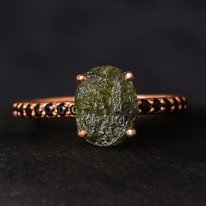 Natürlicher Roh Moldavit Edelstein Ring aus 925 Sterling, zarter Moldavit Ring, handgemachter Ring mit Meteoriten, Geschenk für die Liebe