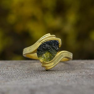 Natürlicher Roh Moldavit Edelstein Ring aus 925 Sterling, zarter Moldavit Ring, handgemachter Ring mit Meteoriten, Geschenk für die Liebe