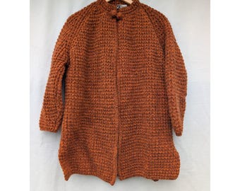 Cárdigan Pallas Irish tejido a mano 100% lana virgen, color naranja quemado jaspeado, talla M