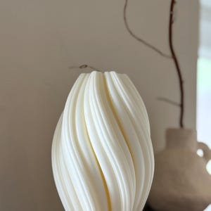 Tall swirl candle