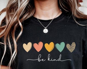 Descarga digital de cita positiva para maestros con diseño de corazón colorido y PNG de "Sé amable"