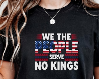 Projekt koszulki „My, Naród, Bez Królów” | Patriotyczny T-shirt z grafiką i cytatem o wolności, flaga USA, typografia | Pobieranie cyfrowe JPG 300 DPI