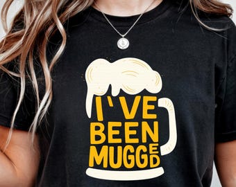 Diseño de camiseta digital con frase "Me han asaltado" para amantes del alcohol, para hombres y mujeres.