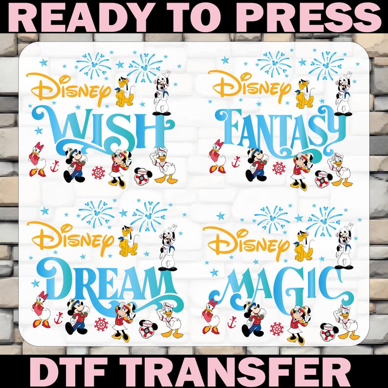 K&ouml;nnte beinhalten: Ein wei&szlig;es DTF-Transferblatt mit vier Disney-Designs. Jedes Design enth&auml;lt das Wort "Disney" in Gold, gefolgt von "Wish", "Fantasy", "Dream" und "Magic" in Blau. Disney-Figuren wie Mickey, Minnie, Donald und Pluto sind ebenfalls abgebildet.