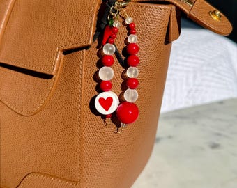 Bijou de sac en perles rouges : accessoire de sac à main fait main avec coeur