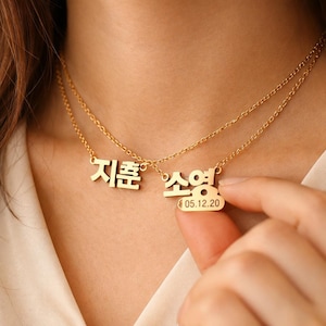 Può includere: Un set di tre tazze in ceramica con finitura opaca e macchiettata. Le tazze sono nei toni del crema, grigio chiaro e grigio scuro. Ogni tazza ha un design semplice e minimalista, perfetto per caffè o tè.