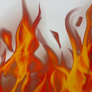 Könnte beinhalten: Abstraktes Bild von Flammen in Rot-, Orange- und Gelbtönen vor weißem Hintergrund. Die Flammen sind mit weichen Kanten stilisiert, wodurch ein dynamischer und energiegeladener visueller Effekt entsteht. Das Gesamtthema deutet auf Hitze und Energie hin.