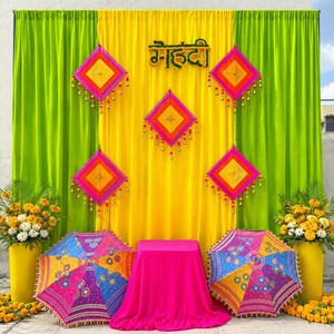 Cenário para cerimônia Mehndi em casa | Decoração de eventos | Casamento indiano | Decoração DIY
