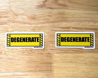 Paquete de 2 pegatinas "Degenerate": divertidas calcomanías de vinilo para casco, caja de herramientas o regalos de trabajo.