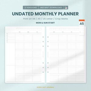 Puede incluir: Una plantilla de planificador mensual sin fecha de dos páginas con un diseño de cuadrícula para los días de la semana, agujeros para encuadernación y texto que incluye 2 VERSIONS INSTANT DOWNLOAD, UNDATED MONTHLY PLANNER, Print on A4 / A5 / US Letter / Crop Marks, MON & SUN START, A5 y EVERY DOT JOURNAL.