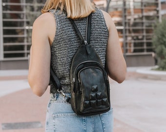 Perlina Black Gold Leather Backpack - Etsy display picture 2