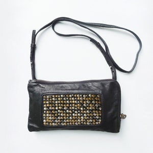 Bolso Pequeño fiesta, Bolso Piel negra Festival, Carterita de Noche, Clutch Negro, Bandolera Barcelona, Cartera Remaches metálicos, Punk