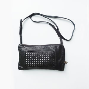 Bolso Pequeño fiesta, Bolso Piel negra Festival, Carterita de Noche, Clutch Negro, Bandolera Barcelona, Cartera Remaches metálicos, Punk