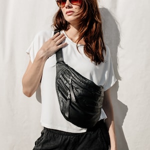 Riñonera Piel Negra Extra Grande, Bolso piel negra suave para cruzar hombros, Banano de Piel XL, Bandolera de Cuero XL, Riñonera diseño cool