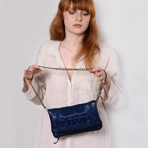 Pochette avec chaîne, Pochette festive avec chaîne, Pochette portefeuille avec chaîne, Pochette en cuir avec chaîne, Pochette minimaliste, Pochette rabattable