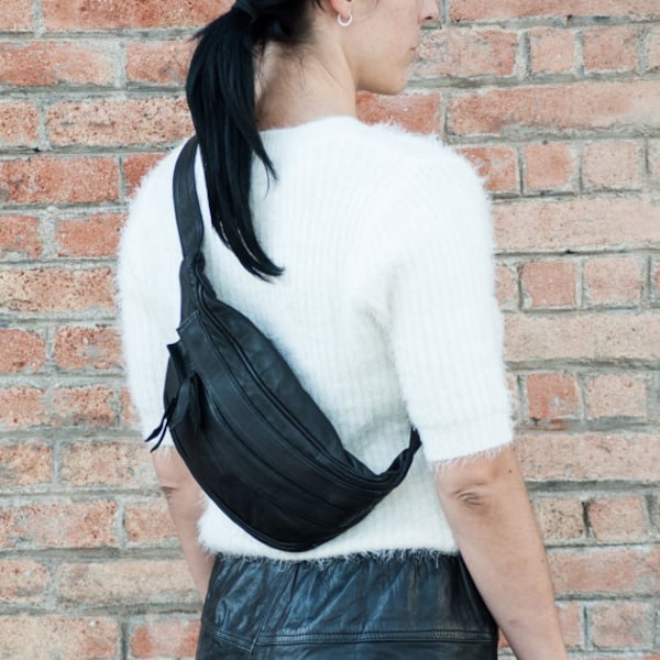 Riñonera de Piel negro. Banano de Piel. Bandolera de Cuero. Perfecta para la cuidad,fiestas y viajar. Cinturón de Viaje.