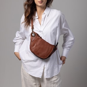 Sac banane souple marron clair en cuir italien pour femme, sac de voyage en cuir marron cognac, sac banane de voyage italien image 8