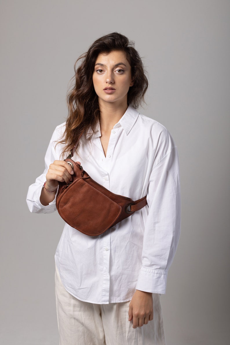 Natural Tan Slouchy cuero italiano crossbody sling cinturón bolso para las mujeres, bolso de viaje Sling coñac cuero marrón, bolso de cinturón de viaje italiano su imagen 9