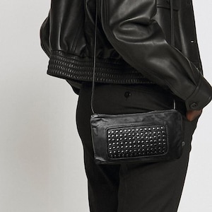 Bolso Pequeño fiesta, Bolso Piel negra Festival, Carterita de Noche, Clutch Negro, Bandolera Barcelona, Cartera Remaches metálicos, Punk