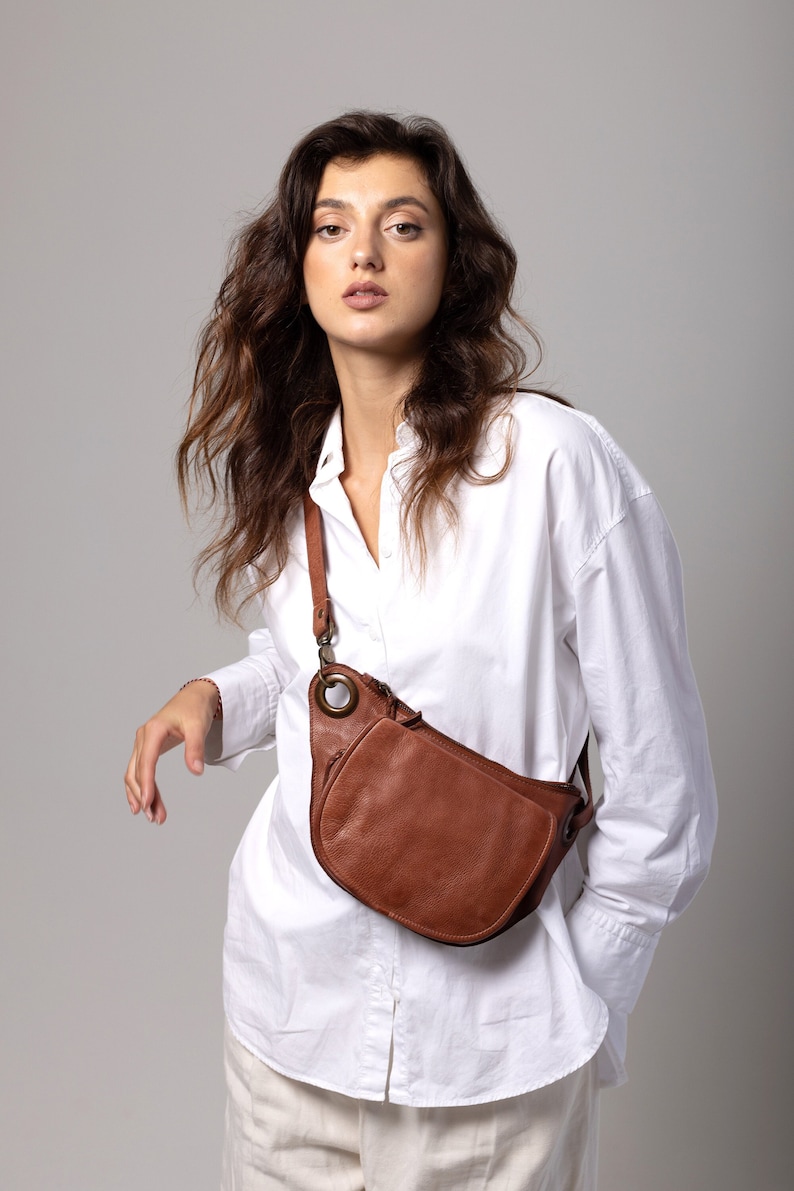 Sac banane souple marron clair en cuir italien pour femme, sac de voyage en cuir marron cognac, sac banane de voyage italien image 1