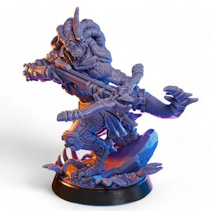 Horned Lizardfolk Crossbow Sniper Miniature – Reptilian Hunter with Massive Bow | Fantasy Resin Model for DnD, Wargames & TTRPGs | 32mm 75mm