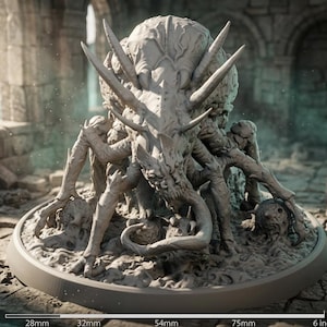 Könnte beinhalten: Detaillierte, graue Fantasy-Kreaturenfigur mit mehreren Gliedmaßen und scharfen Vorsprüngen. Der Sockel hat einen Durchmesser von etwa 15 cm. Die Kreatur befindet sich vor einem verschwommenen Steinhintergrund, der ein Verlies oder eine antike Ruine andeutet.