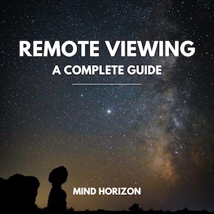Puede incluir: Portada de libro con el título "REMOTE VIEWING" en blanco, seguido de "A COMPLETE GUIDE" debajo. El fondo es un cielo nocturno estrellado oscuro, con una silueta de formaciones rocosas y el texto "MIND HORIZON".