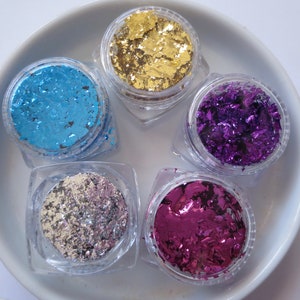 Foil Flakes for Resin - 2.9 cm(1.15 “) Plastic Container - Select Silver, Gold, Red, Blue or Purple