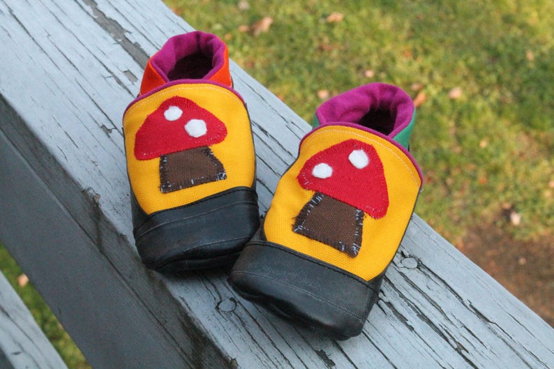 Outdoor Kids Shoes Minimalist Soft Soled Sandals Toddler Slippers Rubber Soles / Spring Mud & Muck Shoes, Toadstool, Waldorf School Shoes image 2