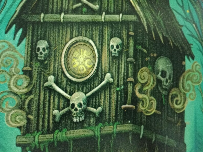 Détail texture bois cabane Baba Yaga et fenêtre lumineuse.
