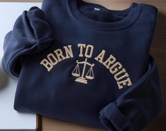 Born to Argue geborduurd sweatshirt, rechtenstudent borduurshirt, grappig advocaat cadeau, grappig cadeau juridische humor, shirt gezellige advocaat trui