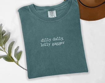 Comfort Colors® Dilly Dally Lolly Gagger Lustiges Shirt, Procrastination Shirt für faule Mädchen, Geschenk für den besten Freund, trendiges entspanntes Vibe Shirt
