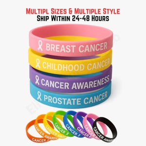 Könnte beinhalten: Gestapelte bunte Gummibänder mit den Aufschriften "Breast Cancer", "Childhood Cancer", "Cancer Awareness" und "Prostate Cancer". Zusätzliche Armbänder werden darunter angezeigt. Der Text "MULTIPL SIZES & MULTIPLE STYLE SHIP WITHIN 24-48 HOURS" befindet sich oben.