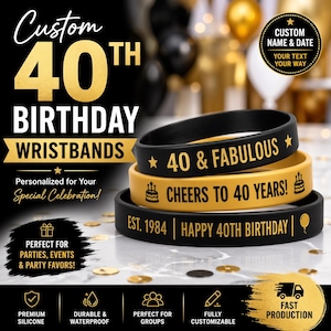 Op de afbeelding: Drie siliconen polsbandjes in zwart en goud. De bovenste band bevat de tekst 40 & FABULOUS met sterren. De middelste gouden band toont de tekst CHEERS TO 40 YEARS! en taarticonen. De onderste band bevat de tekst EST. 1984 | HAPPY 40TH BIRTHDAY met ballon.